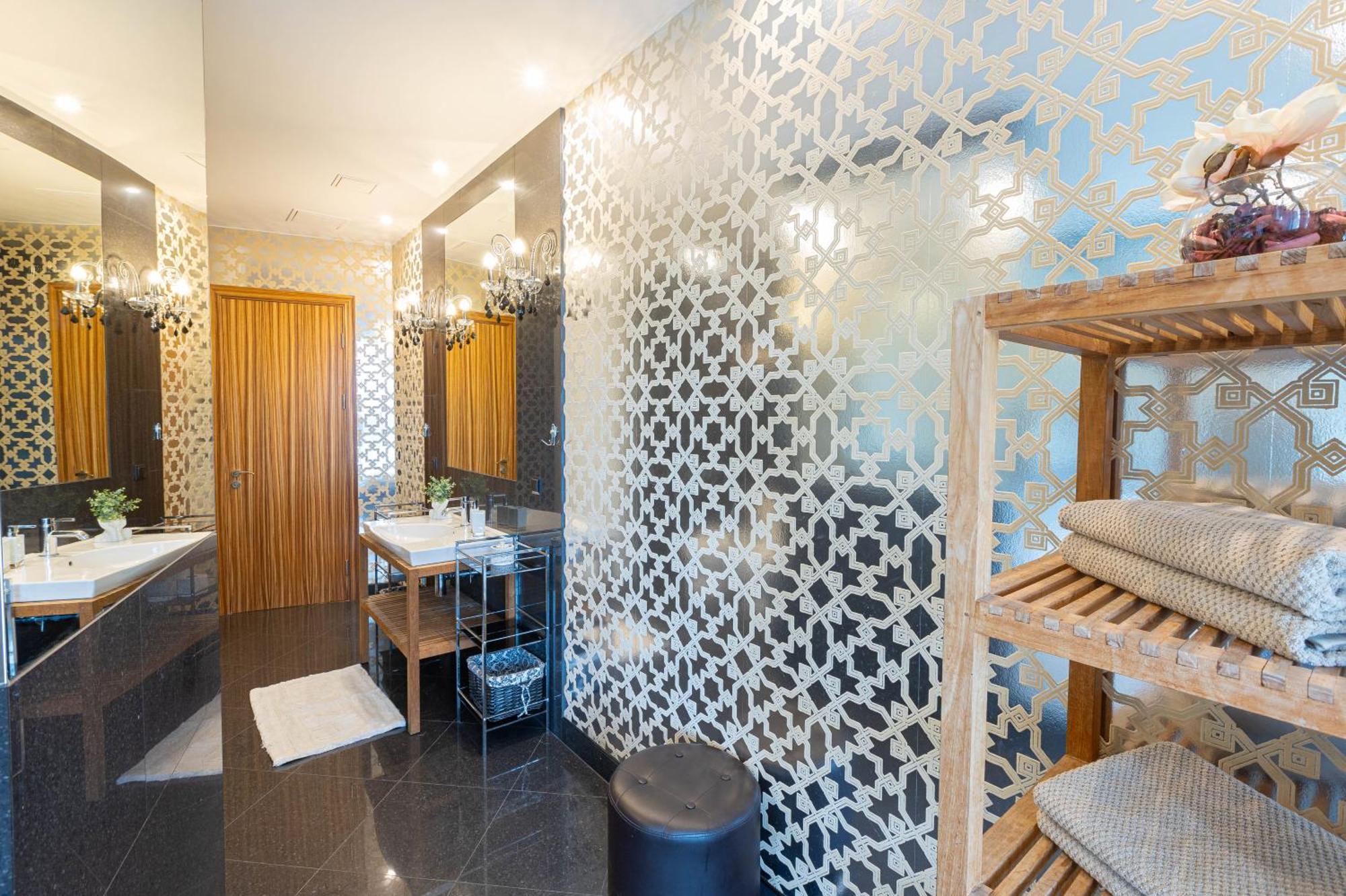 Royal Suites Whith Free Parking Рига Экстерьер фото