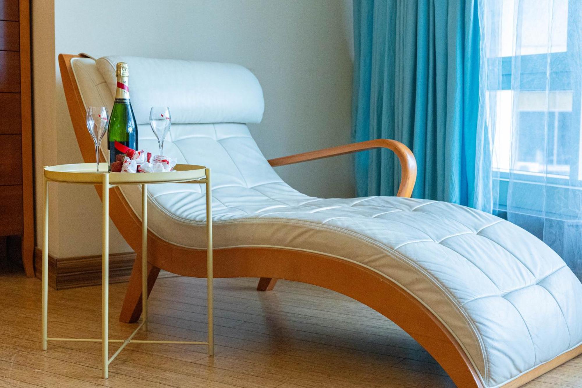 Royal Suites Whith Free Parking Рига Экстерьер фото