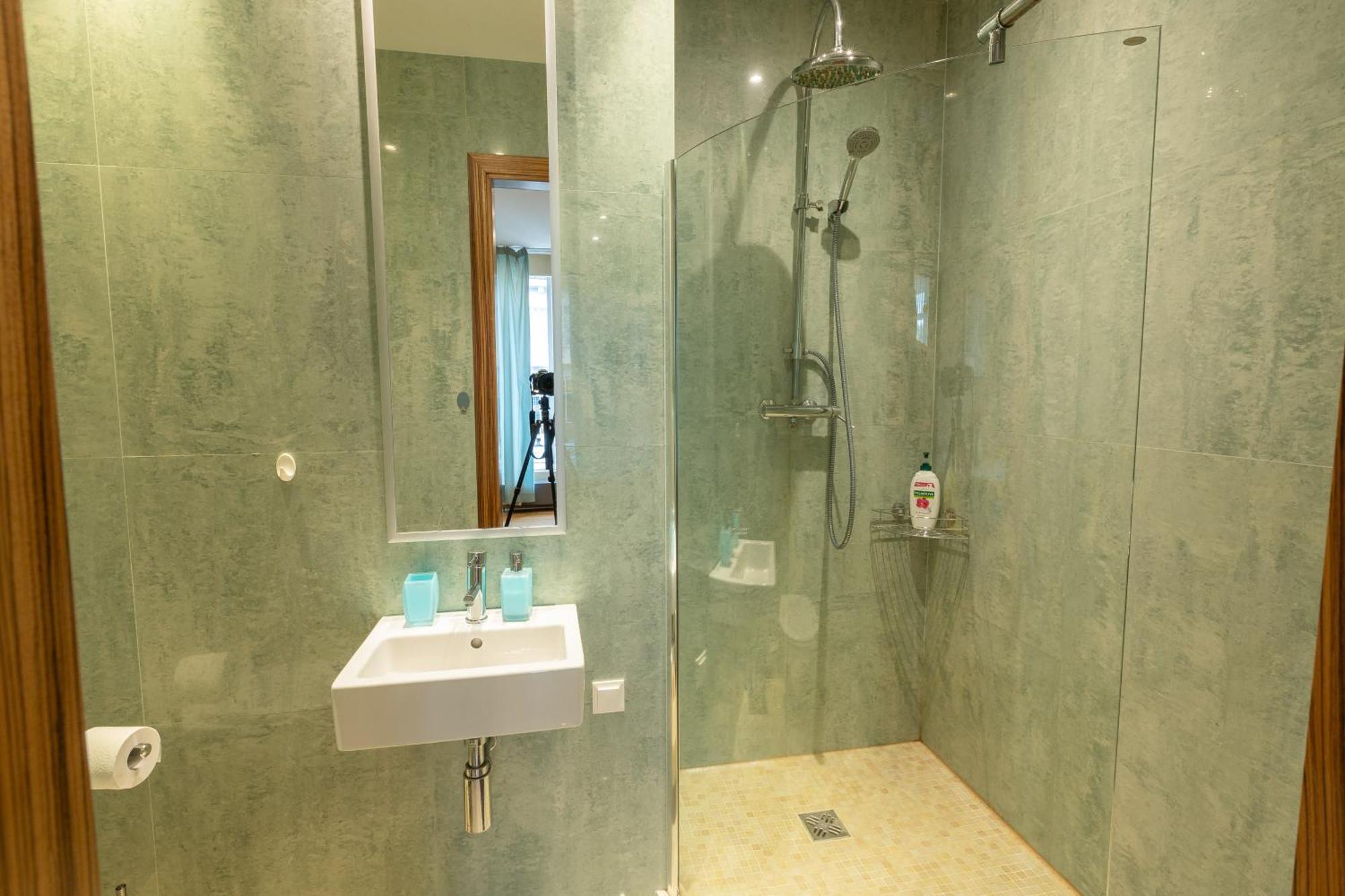 Royal Suites Whith Free Parking Рига Экстерьер фото