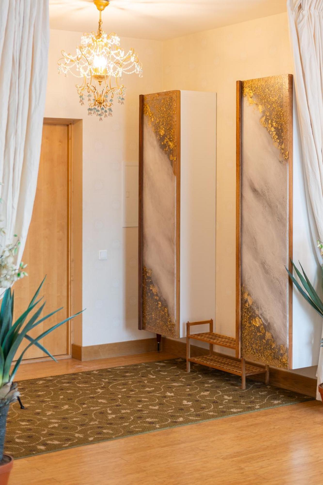 Royal Suites Whith Free Parking Рига Экстерьер фото